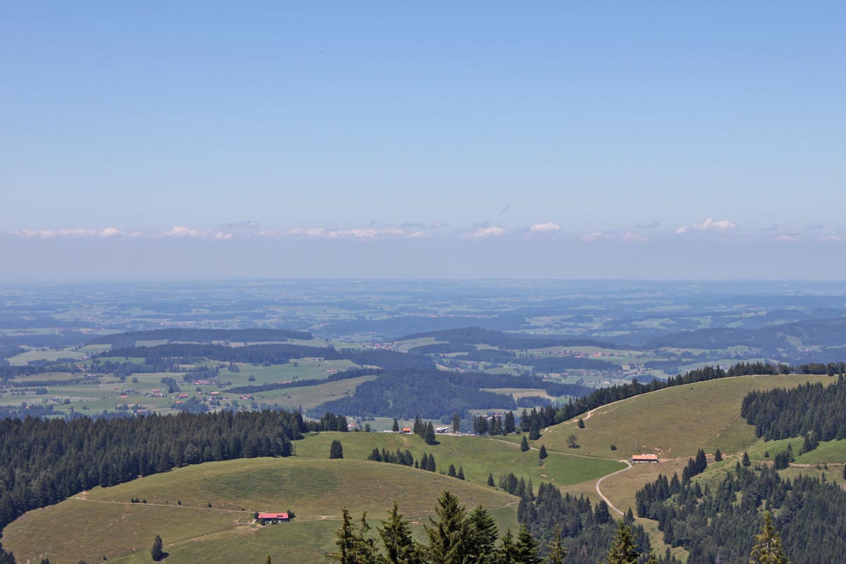 Sommer auf der Falkenhütte bei Oberstaufen - Blick vom Falken bis zum Bodensee