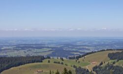 Sommer auf der Falkenhütte bei Oberstaufen - Blick vom Falken bis zum Bodensee Sommer auf der Falkenhütte bei Oberstaufen - Blick vom Falken bis zum Bodensee